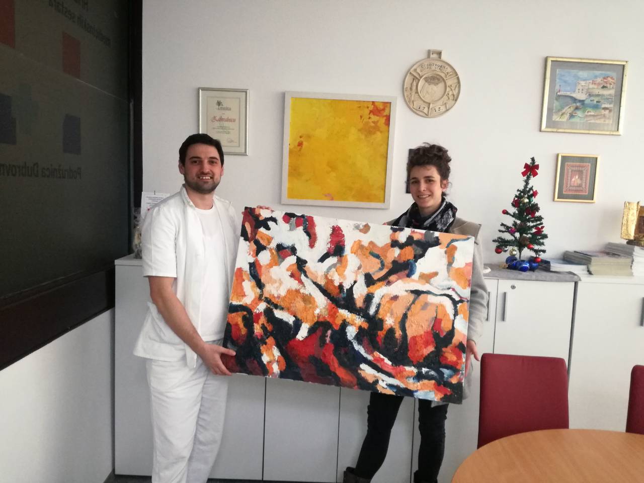 Akademski slikar Ivana Miloglav Ivanković donirala dvije slike za sestrinski klub